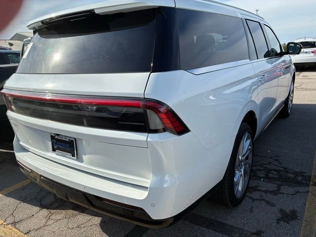 Used 2025 Lincoln Navigator L Reserve image 9