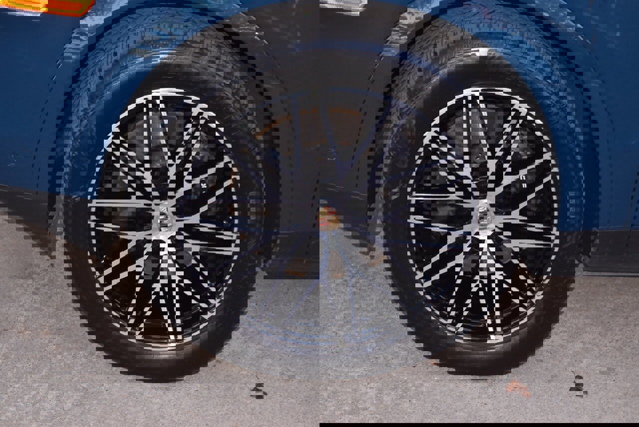 Used 2025 Porsche Cayenne image 37