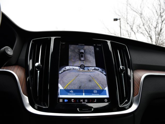 Used 2025 Volvo V60 B5 Cross Country Plus image 13