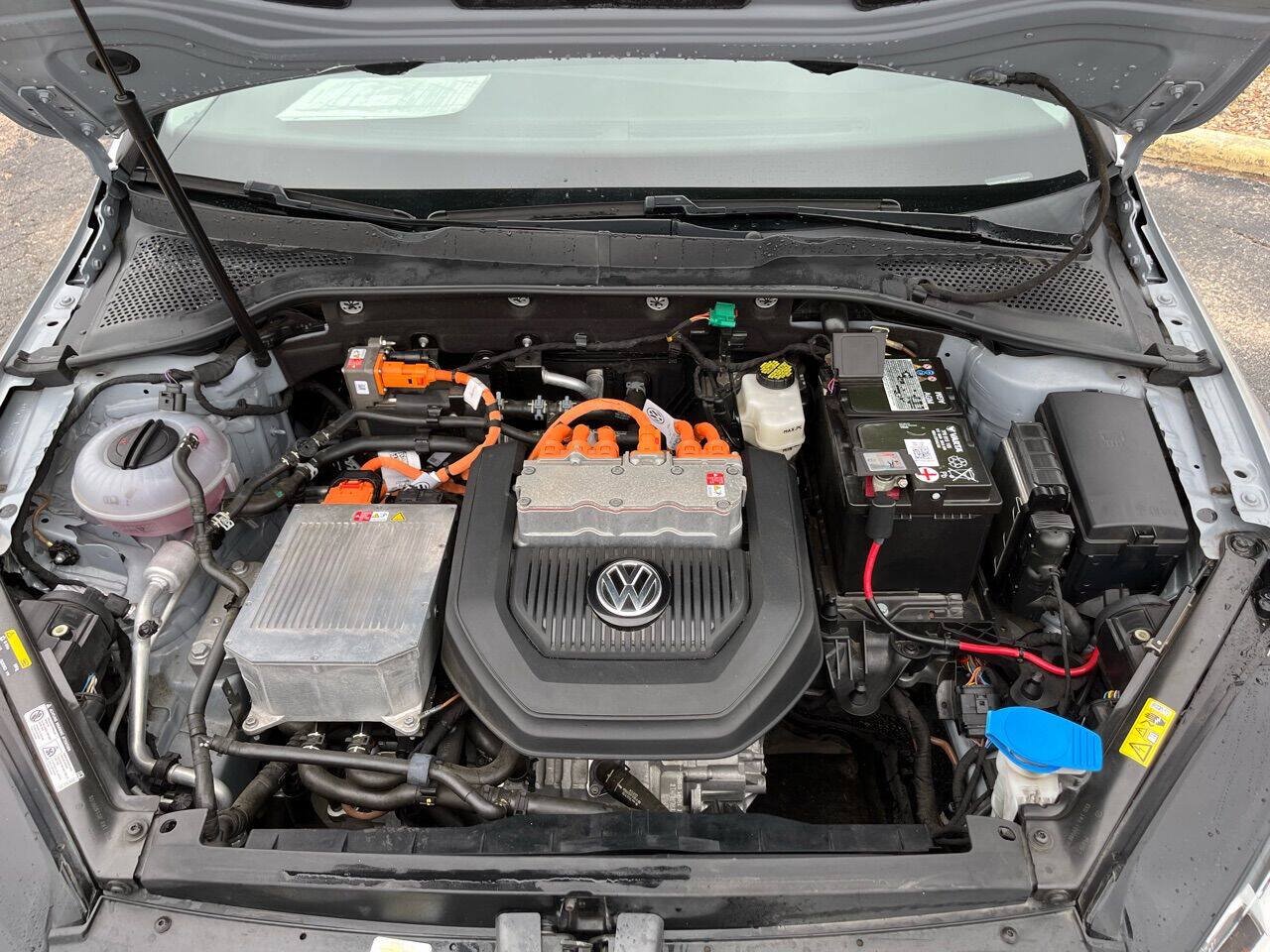 Used 2016 Volkswagen e-Golf SE w/ DC Fast Charging Package FWD image 22