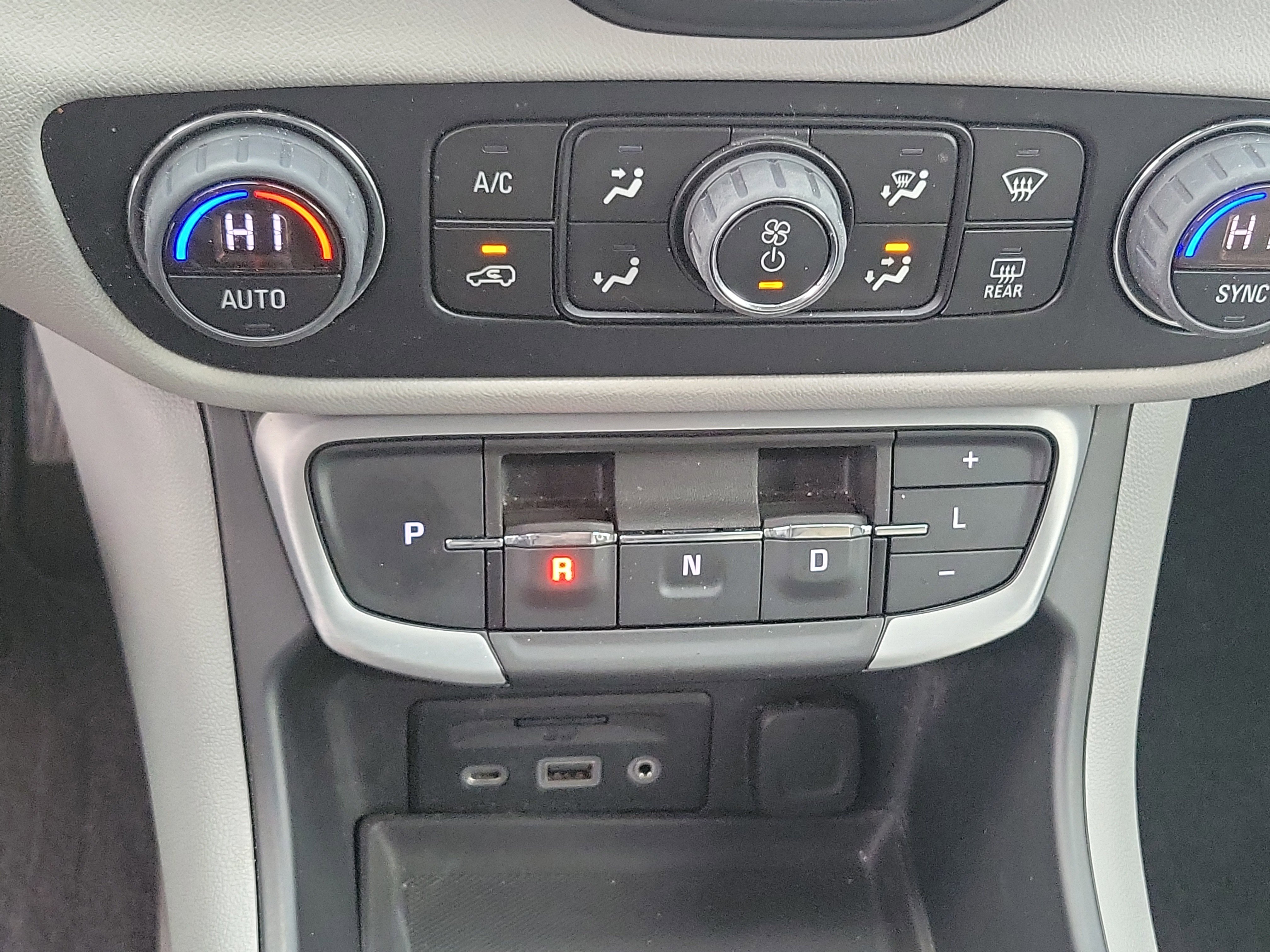 Used 2024 GMC Terrain SLT w/ Infotainment Package II image 24