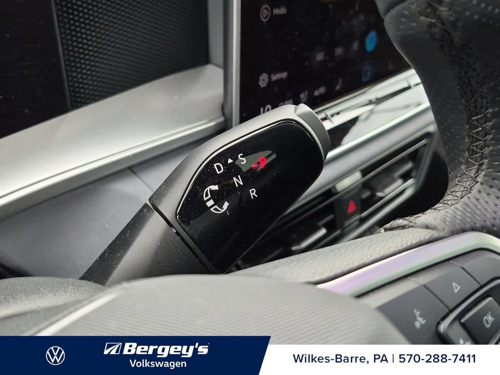 Certified 2026 Volkswagen Tiguan SE R-Line AWD/4WD image 22