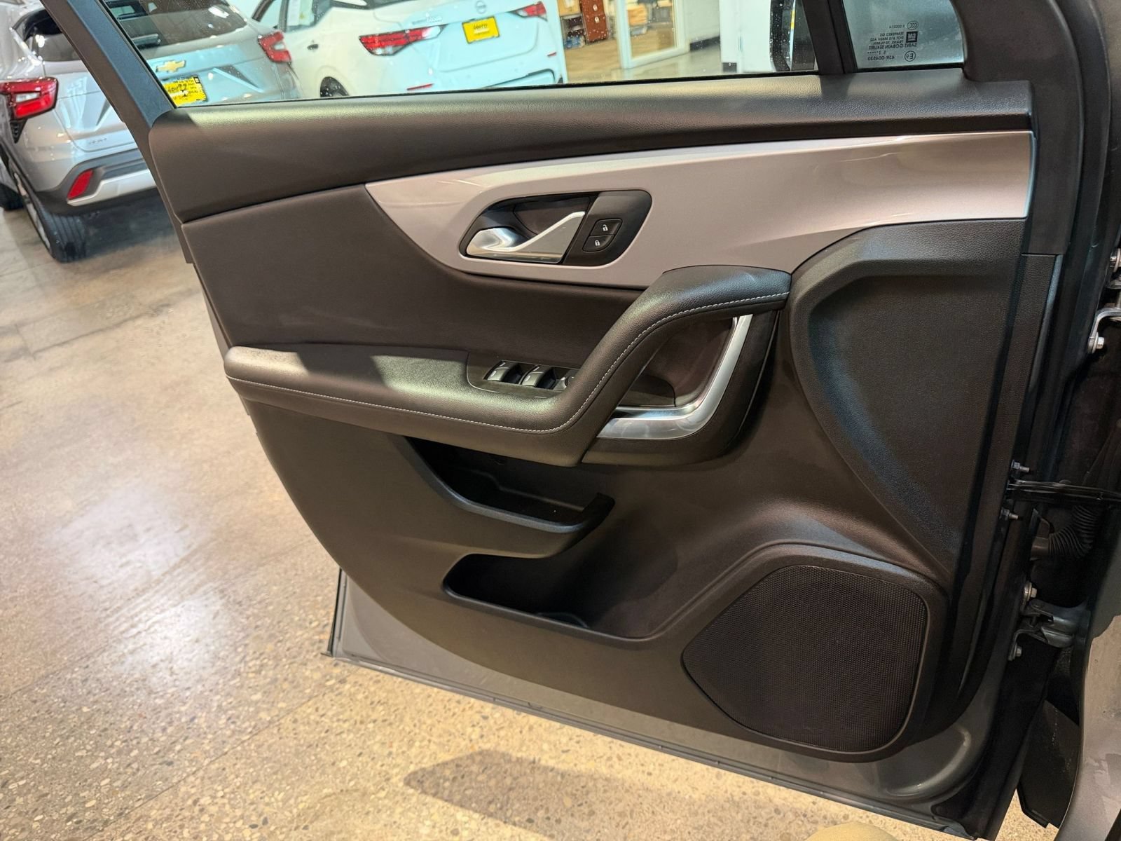 Used 2025 Chevrolet Blazer LT FWD image 18