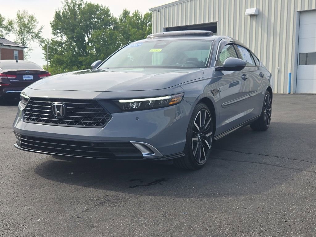 Used 2024 Honda Accord Touring image 3