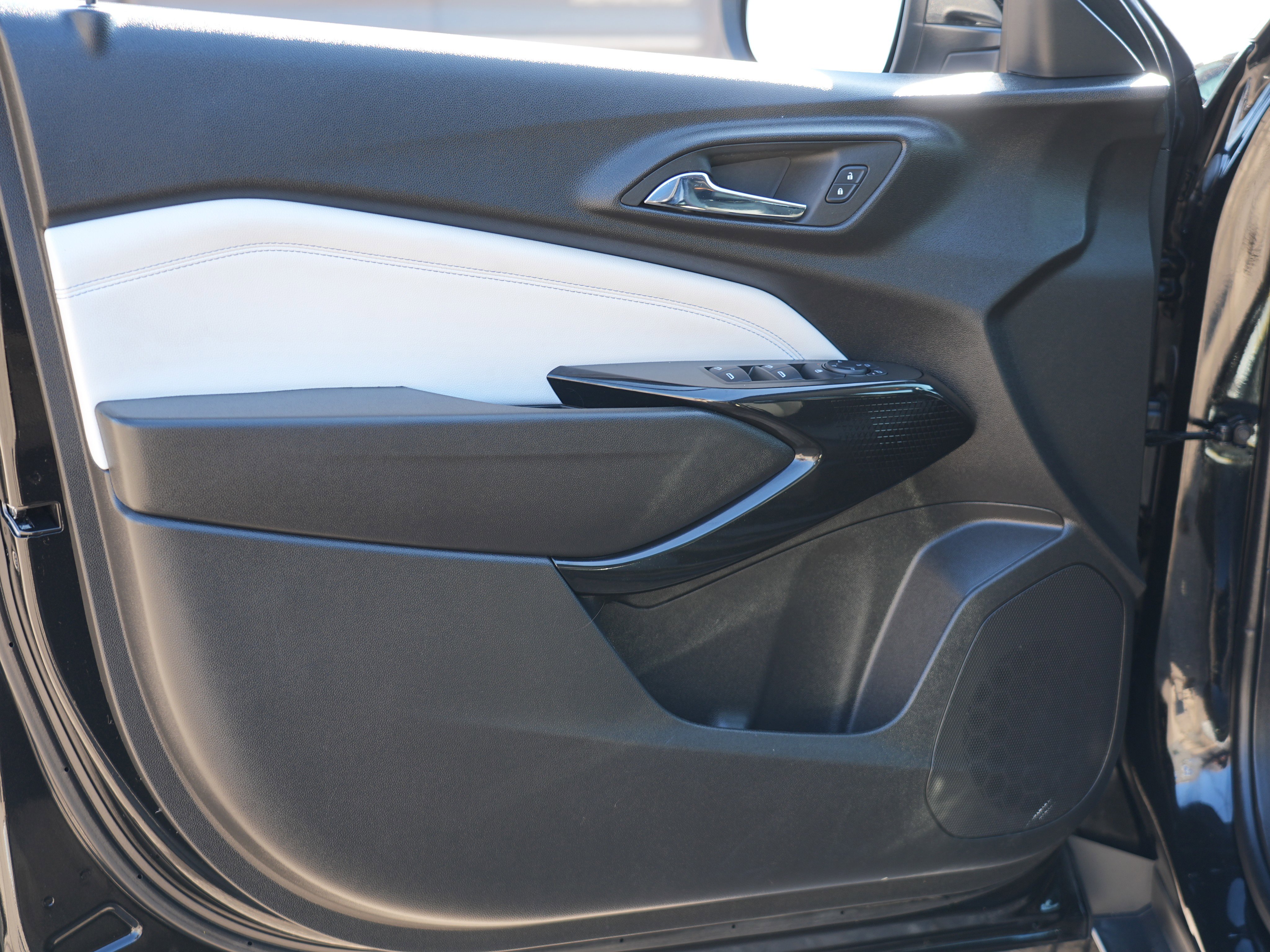 Used 2024 Chevrolet Trax LT w/ LT Convenience Package image 16