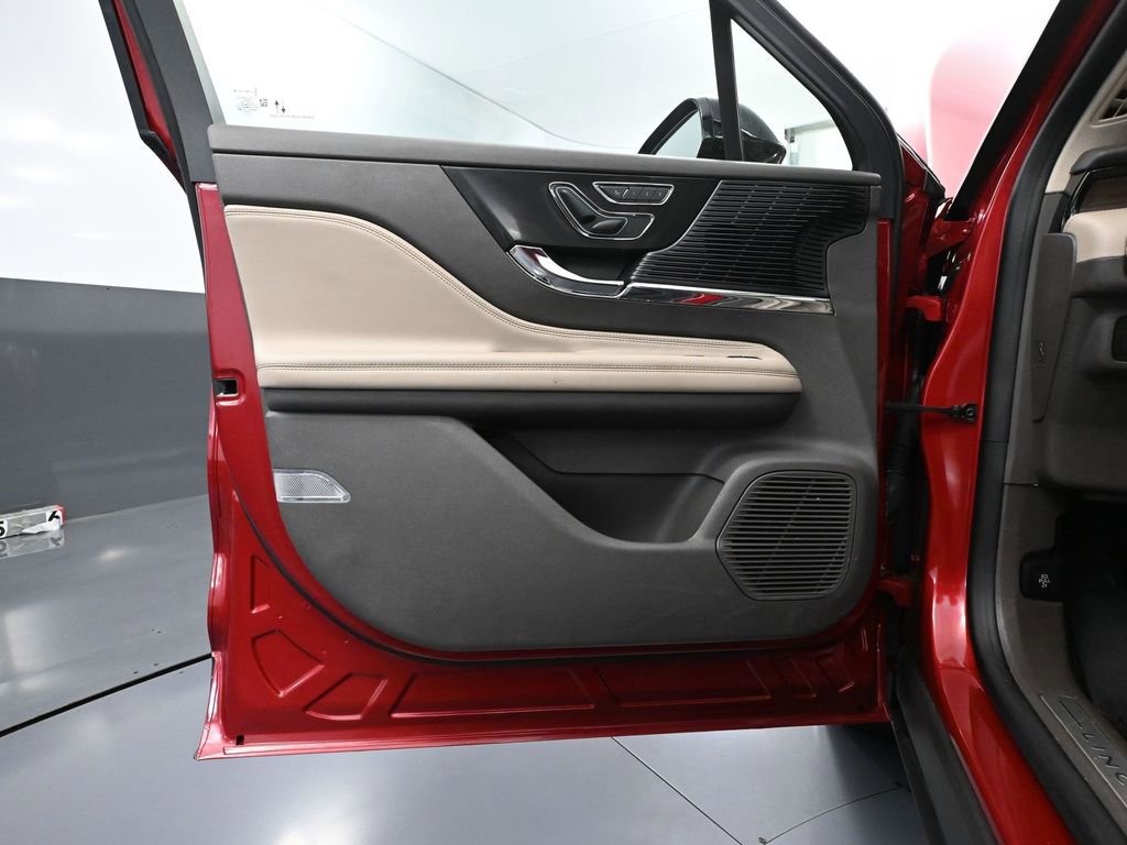 Used 2022 Lincoln Corsair Reserve w/ Equipment Group 201A image 20