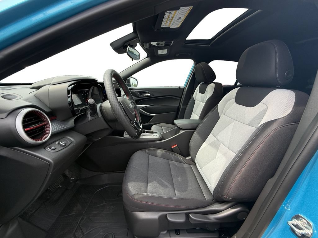 New 2026 Chevrolet Trax RS w/ Sunroof Package FWD image 9