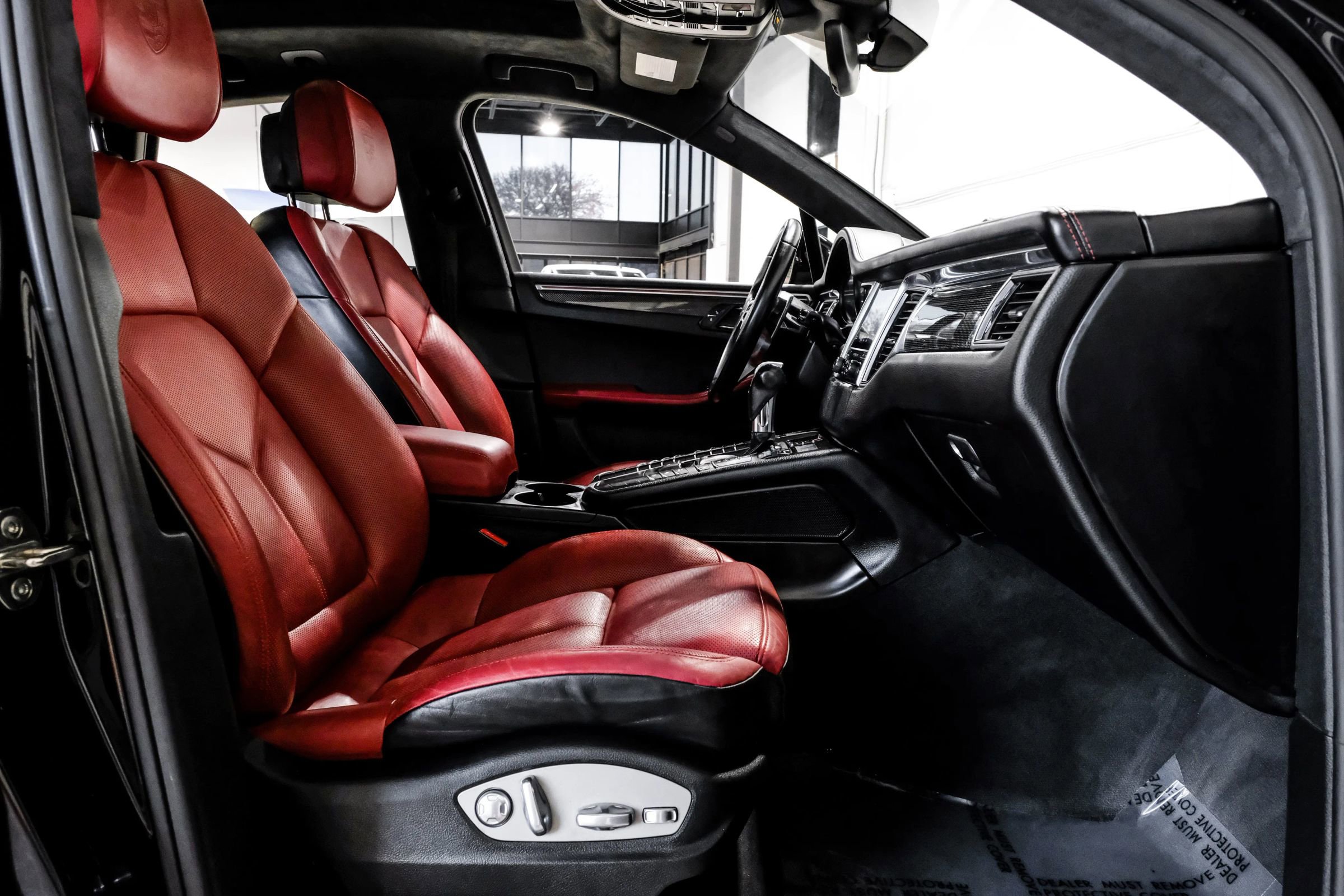 Used 2017 Porsche Macan Turbo image 36