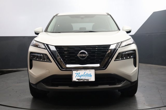 Used 2023 Nissan Rogue SV image 3