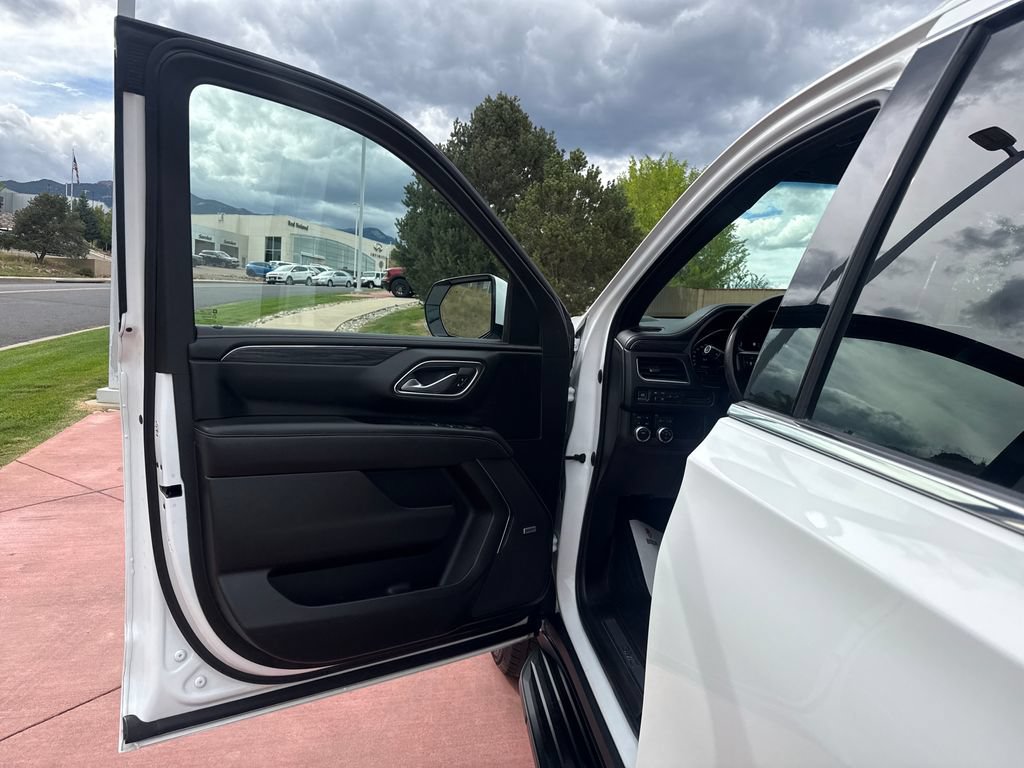 Used 2022 GMC Yukon XL SLT w/ SLT Premium Package AWD/4WD image 11