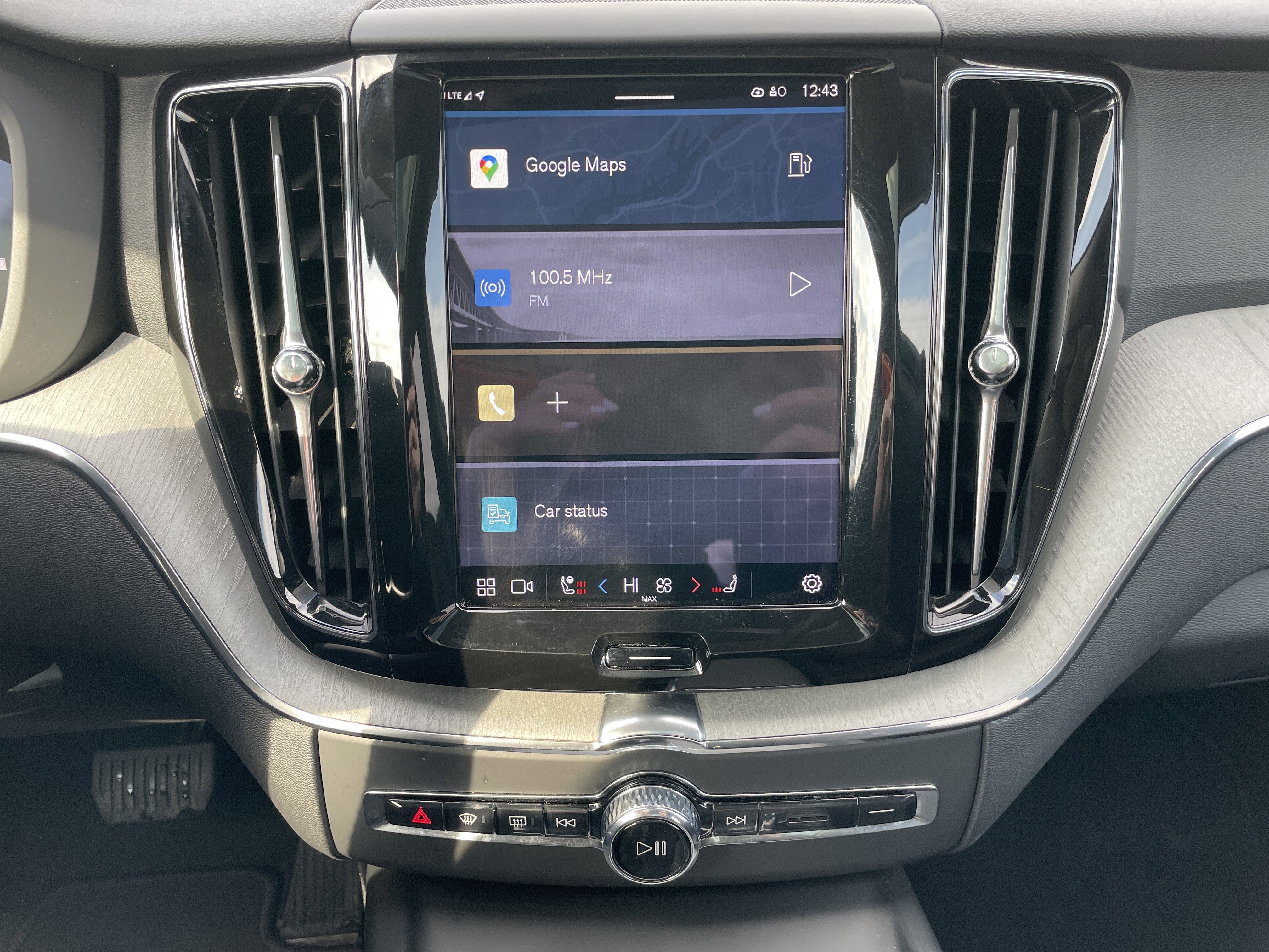 Used 2025 Volvo XC60 B5 Plus image 42