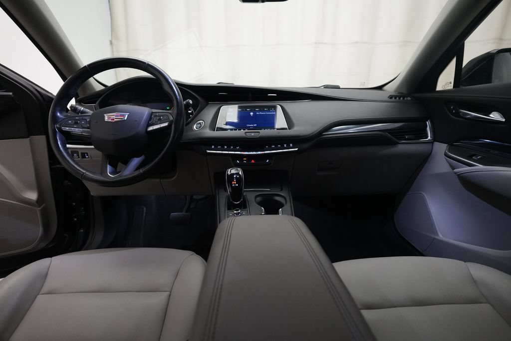 Used 2020 Cadillac XT4 Luxury w/ Cold Weather Package AWD/4WD image 5