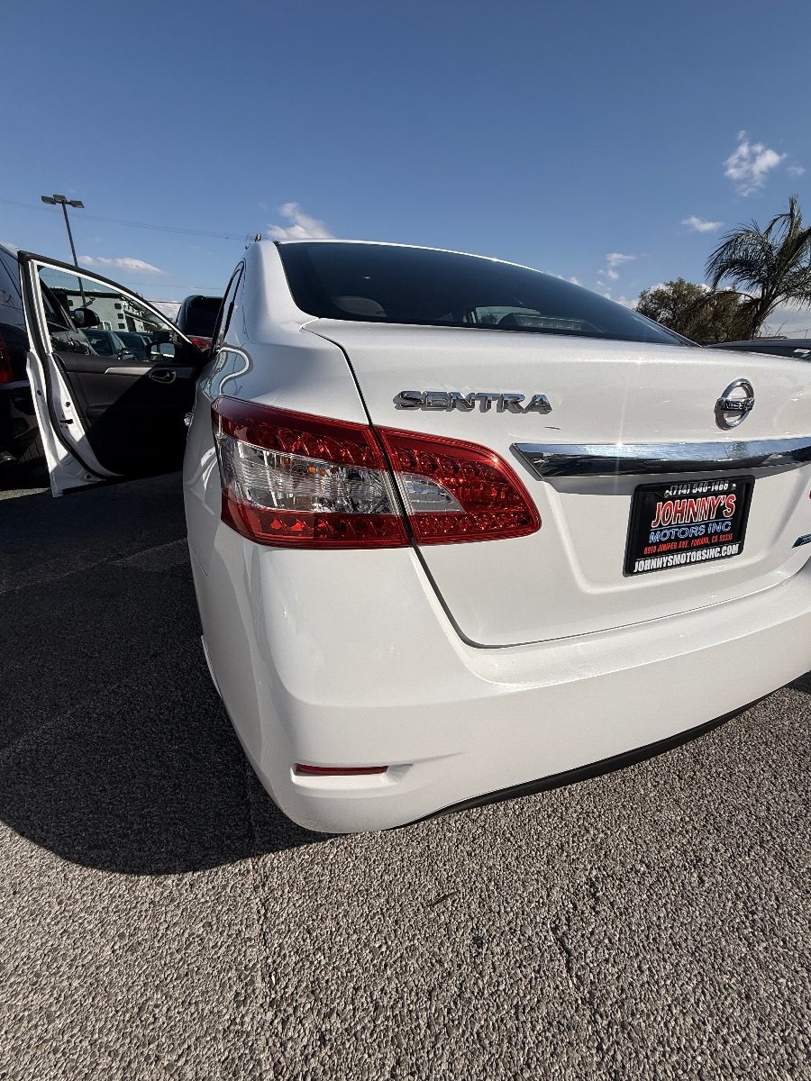 Used 2011 Nissan Sentra 2.0 SR FWD image 11
