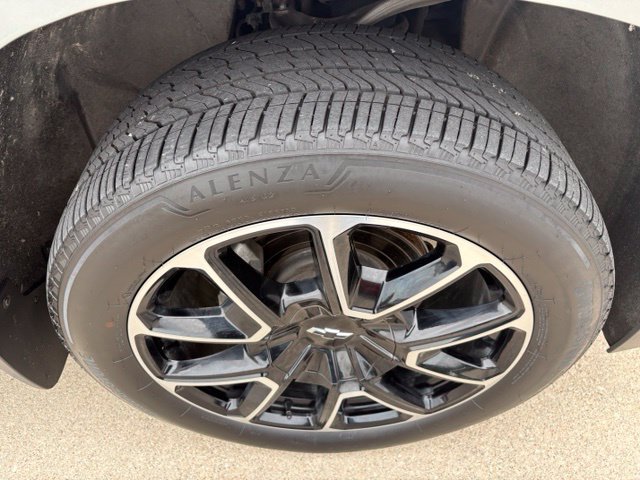 Used 2024 Chevrolet Suburban RST w/ Luxury Package AWD/4WD image 24