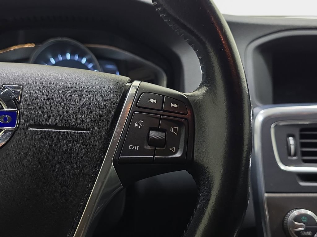 Used 2016 Volvo V60 T5 Cross Country w/ Convenience Package image 20
