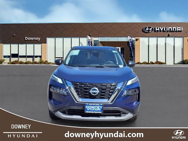 Used 2023 Nissan Rogue S image 2