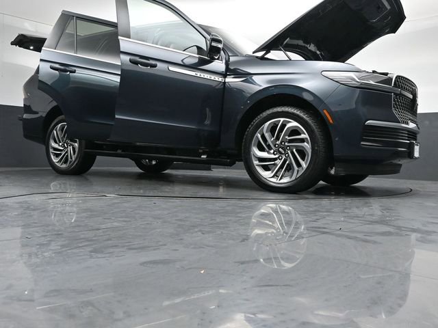 Certified 2025 Lincoln Navigator Reserve AWD/4WD image 57