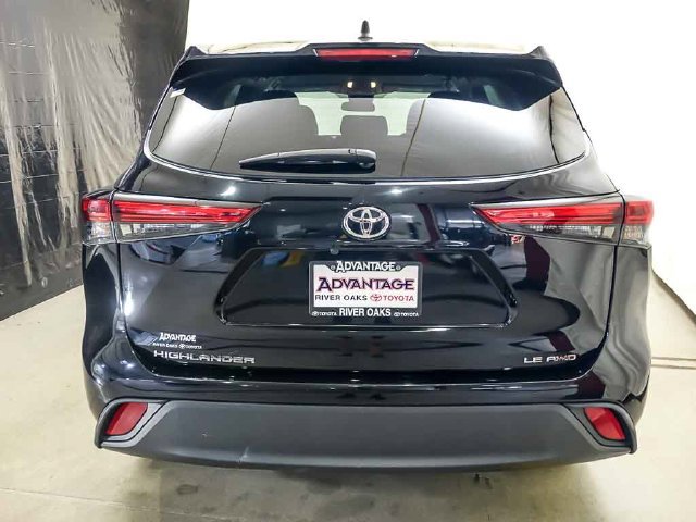 Used 2022 Toyota Highlander LE AWD/4WD image 6