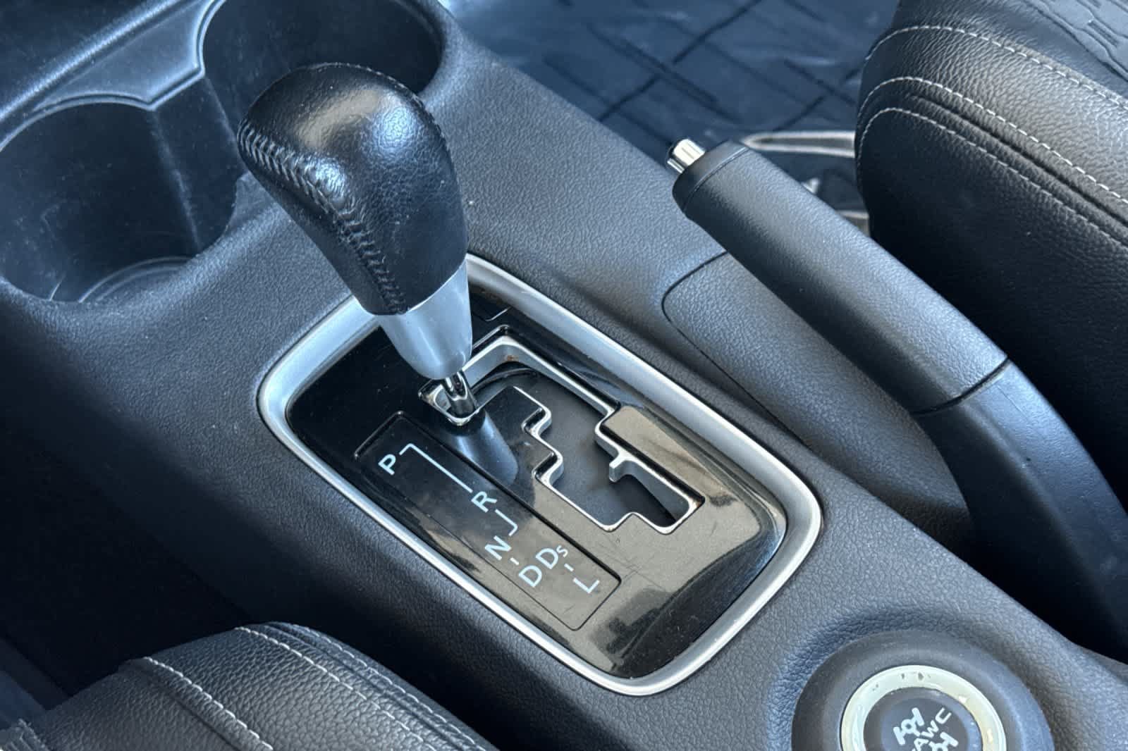 Used 2015 Mitsubishi Outlander SE AWD/4WD image 21