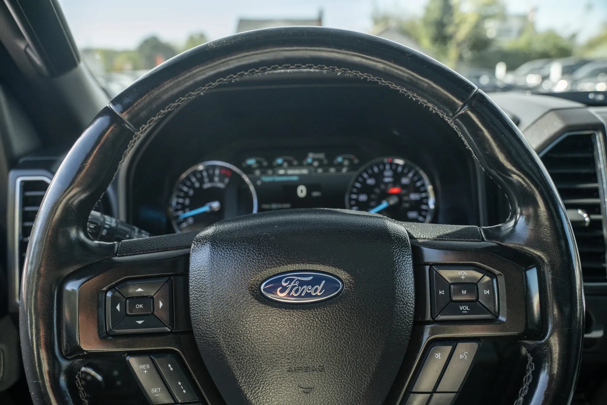 Used 2018 Ford Expedition Limited w/ Equipment Group 302A AWD/4WD image 26