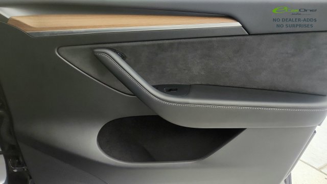 Used 2025 Tesla Model Y Long Range RWD image 37