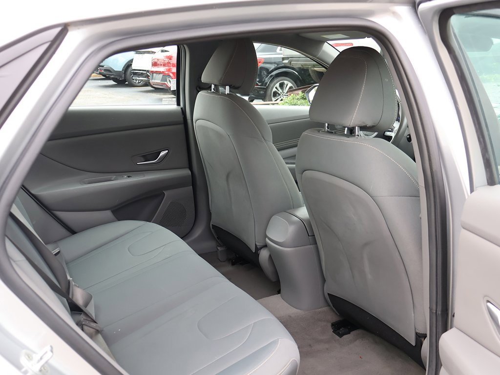 Used 2022 Hyundai Elantra SEL w/ Convenience Package image 32