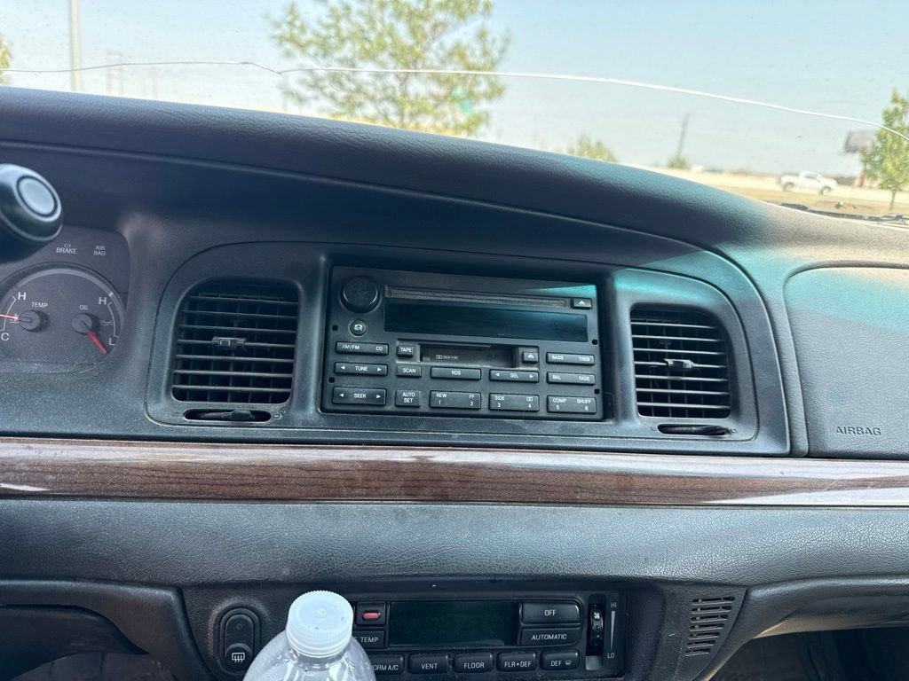 Used 2004 Ford Crown Victoria LX RWD image 19