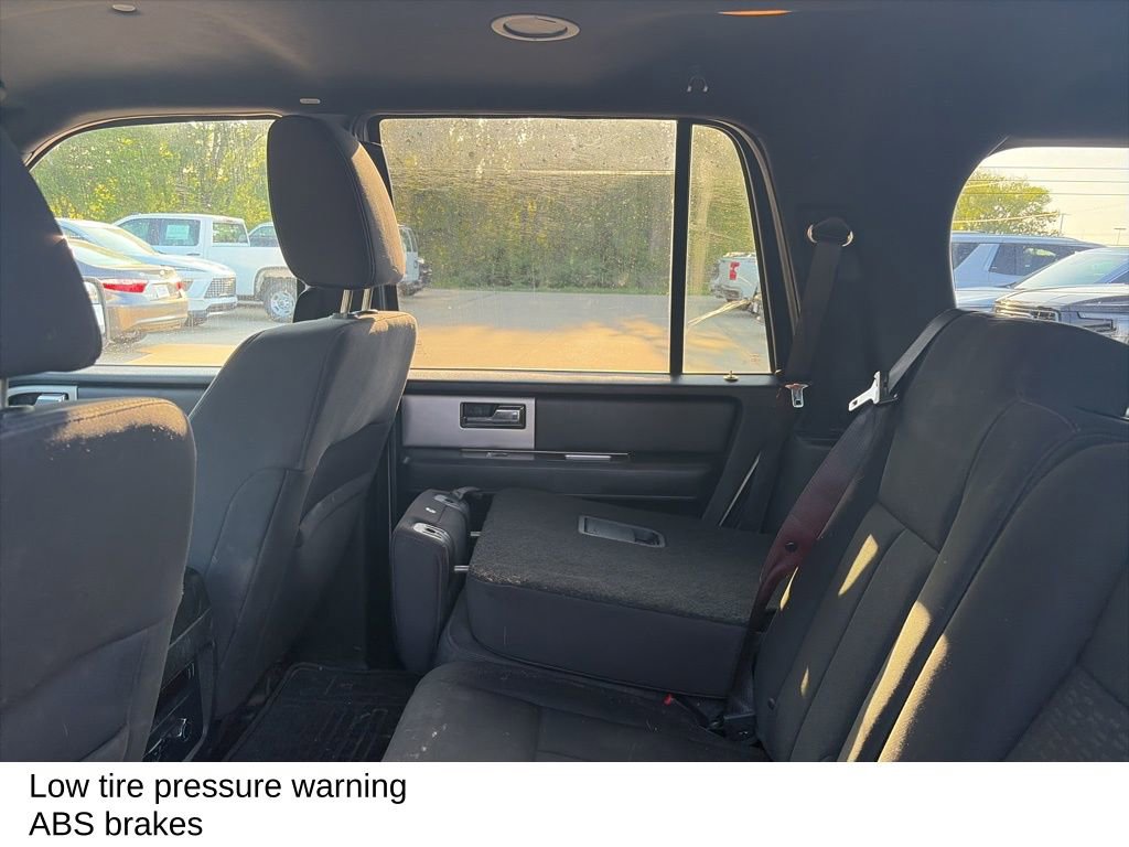 Used 2015 Ford Expedition XLT RWD image 10
