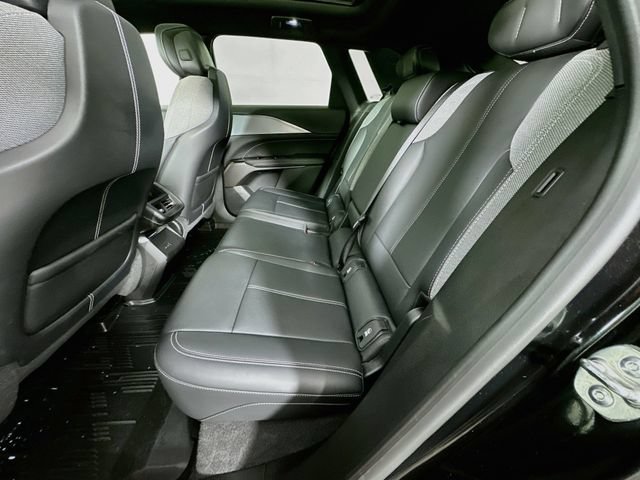 Used 2024 Cadillac Lyriq Tech w/ Driver Assist Package AWD/4WD image 25