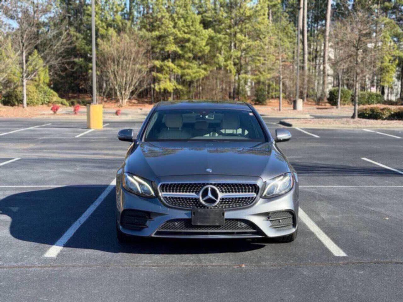 Used 2017 Mercedes-Benz E 300 4MATIC image 2