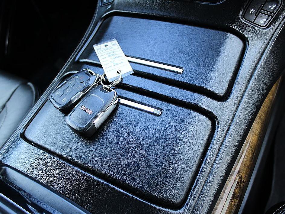 Used 2016 GMC Yukon XL Denali image 27