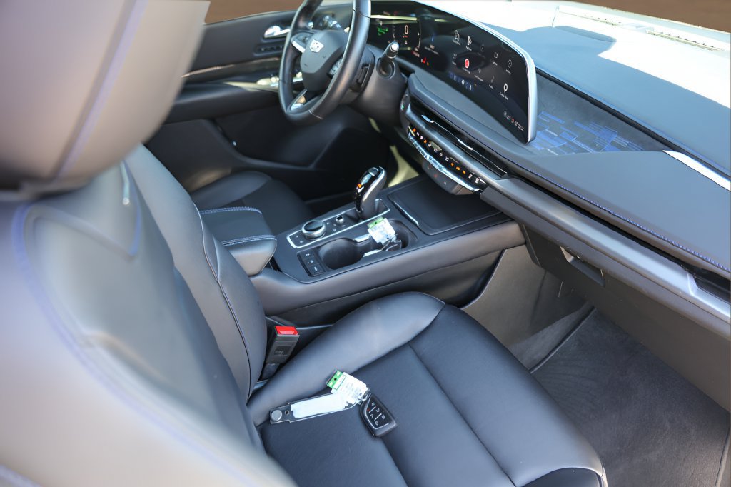 Certified 2025 Cadillac XT4 Sport FWD image 28