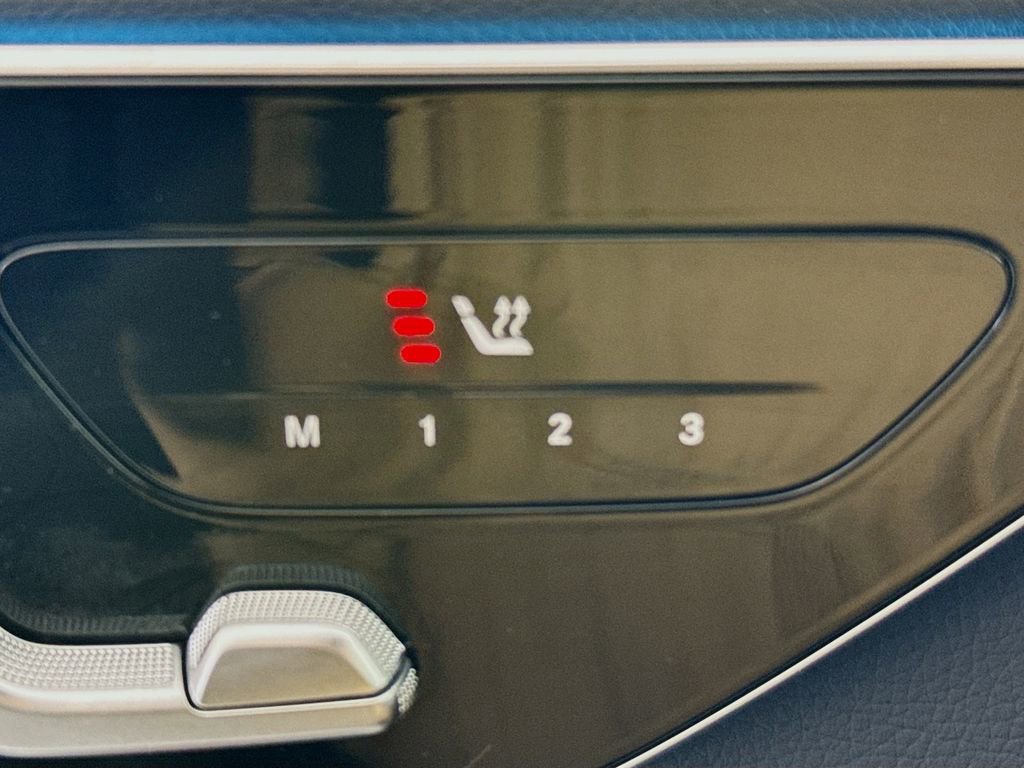 Used 2025 Mercedes-Benz GLC 300 4MATIC image 19