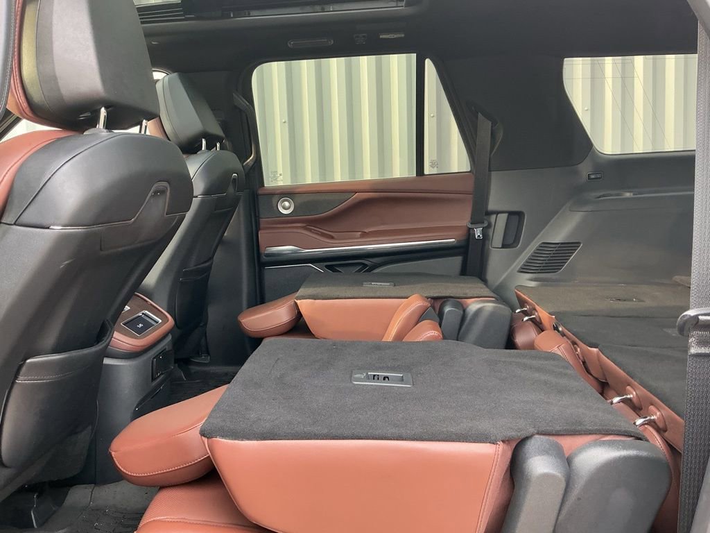 Used 2025 Lincoln Navigator L Reserve image 23