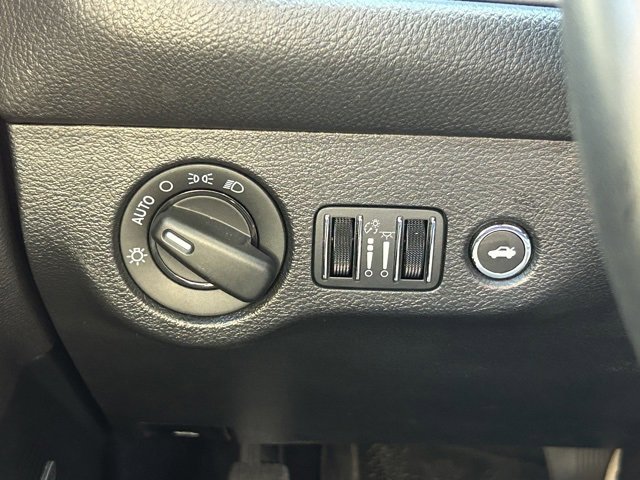 Used 2023 Dodge Challenger SXT image 19