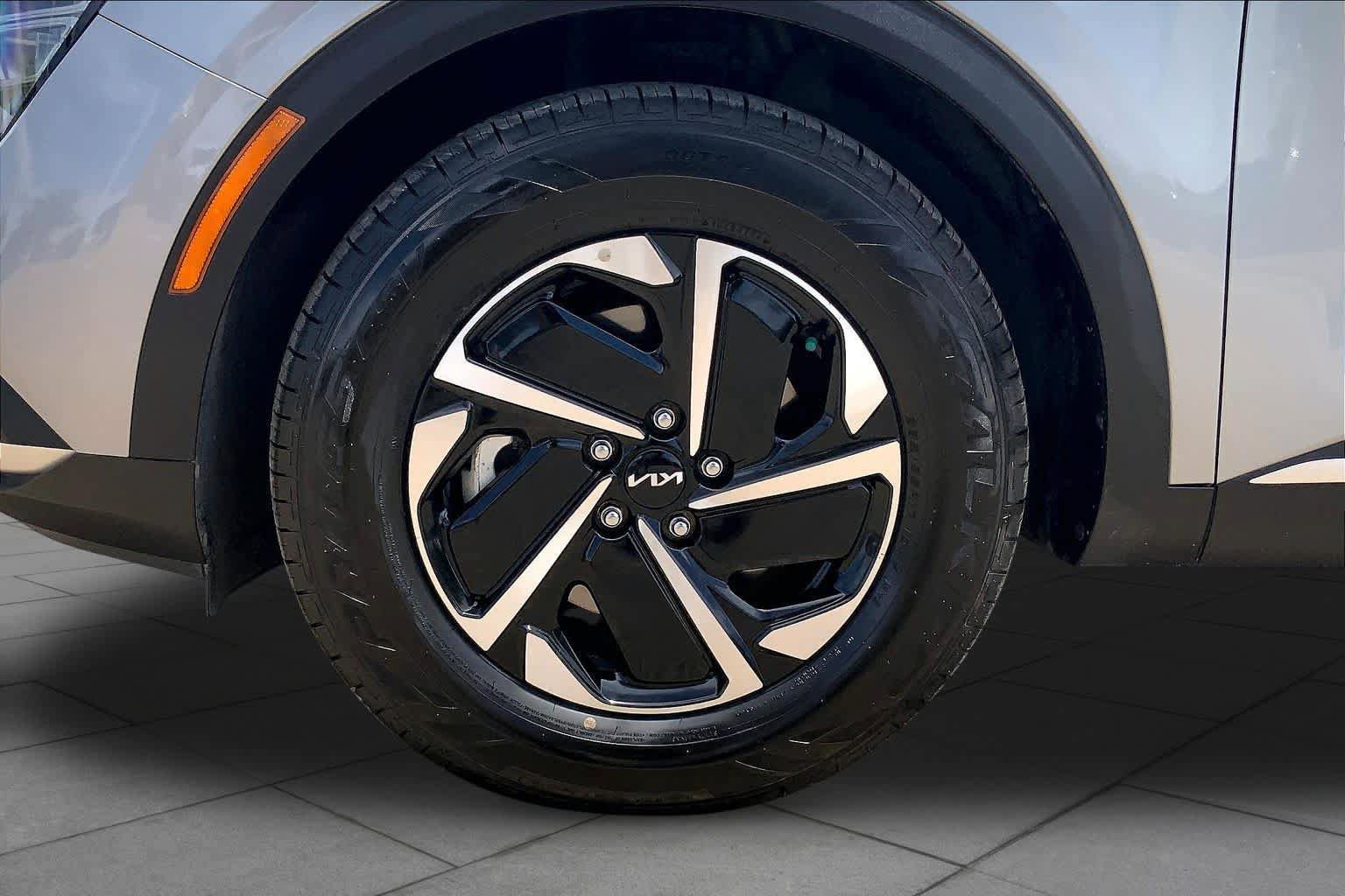 Certified 2024 Kia Sportage LX FWD image 11