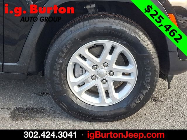 Certified 2023 Jeep Grand Cherokee Laredo image 8