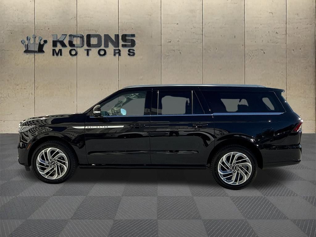 New 2025 Lincoln Navigator L Reserve image 2