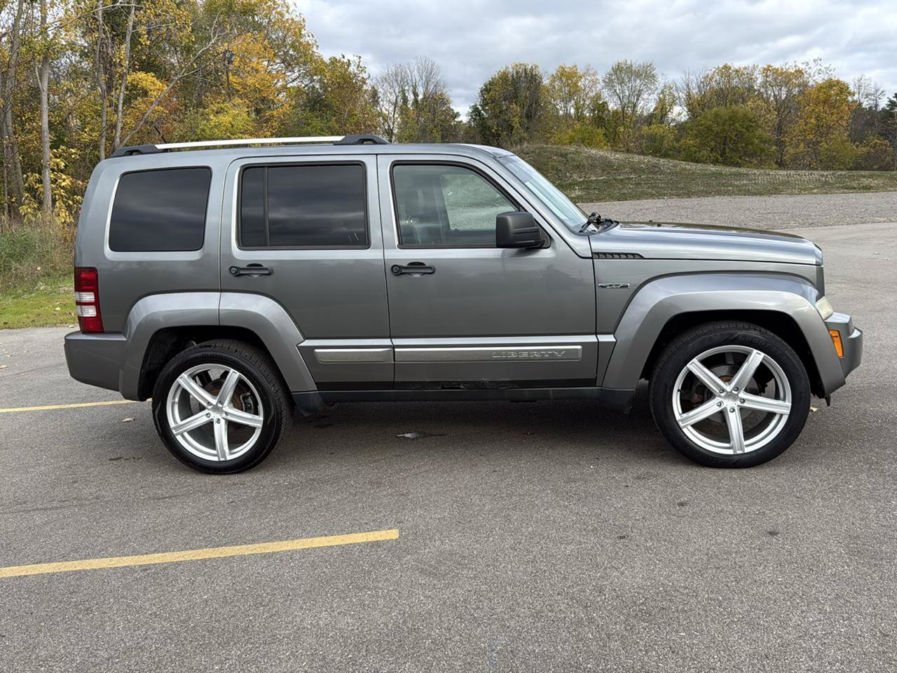 Used 2012 Jeep Liberty Limited Jet w/ Comfort/Convenience Group AWD/4WD image 4