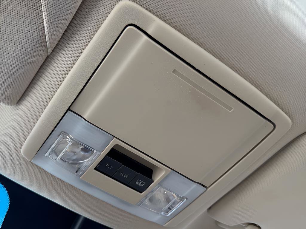 Used 2010 Lincoln MKS image 46