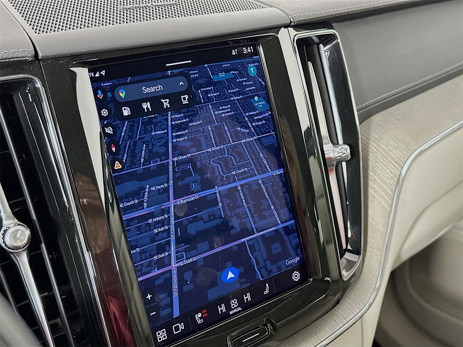 Used 2023 Volvo XC60 B6 Ultimate w/ Protection Package Premier image 12