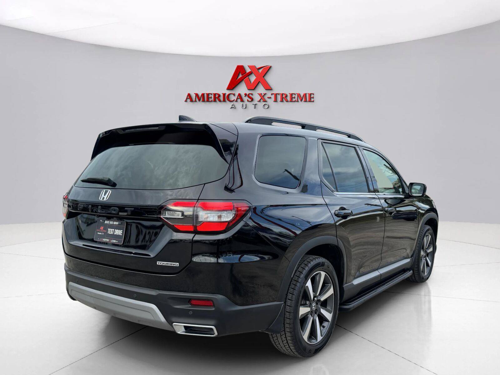Used 2023 Honda Pilot Touring image 6