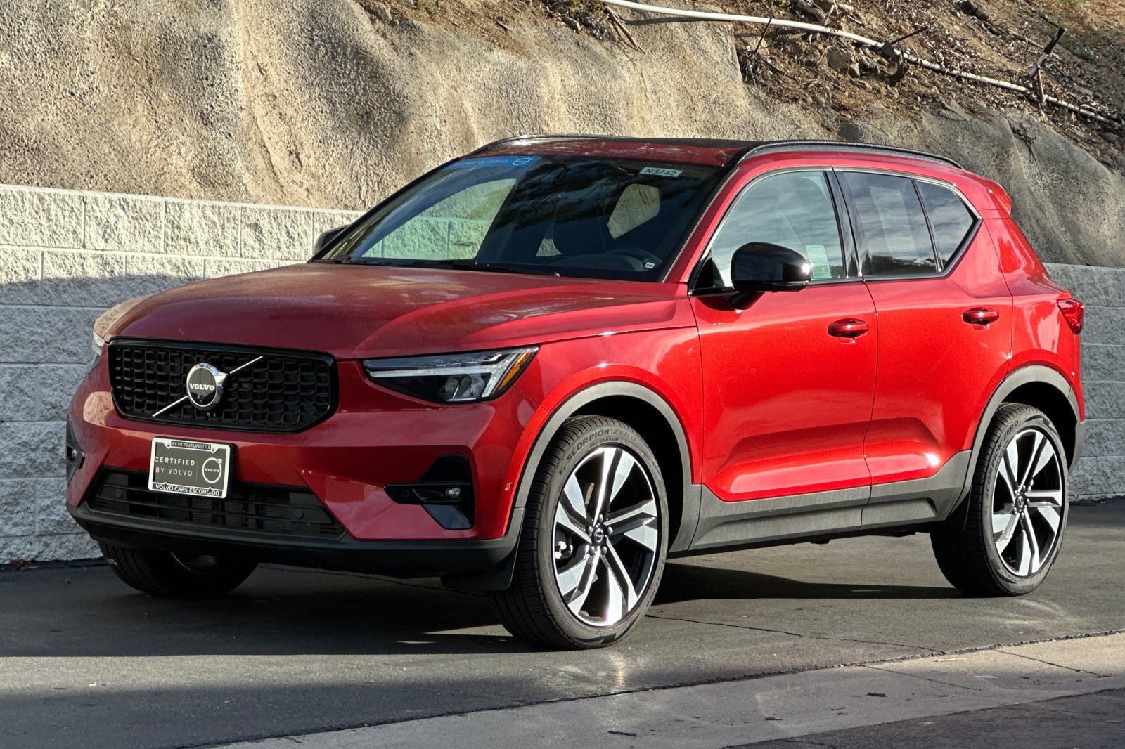 New 2025 Volvo XC40 B5 Plus image 8