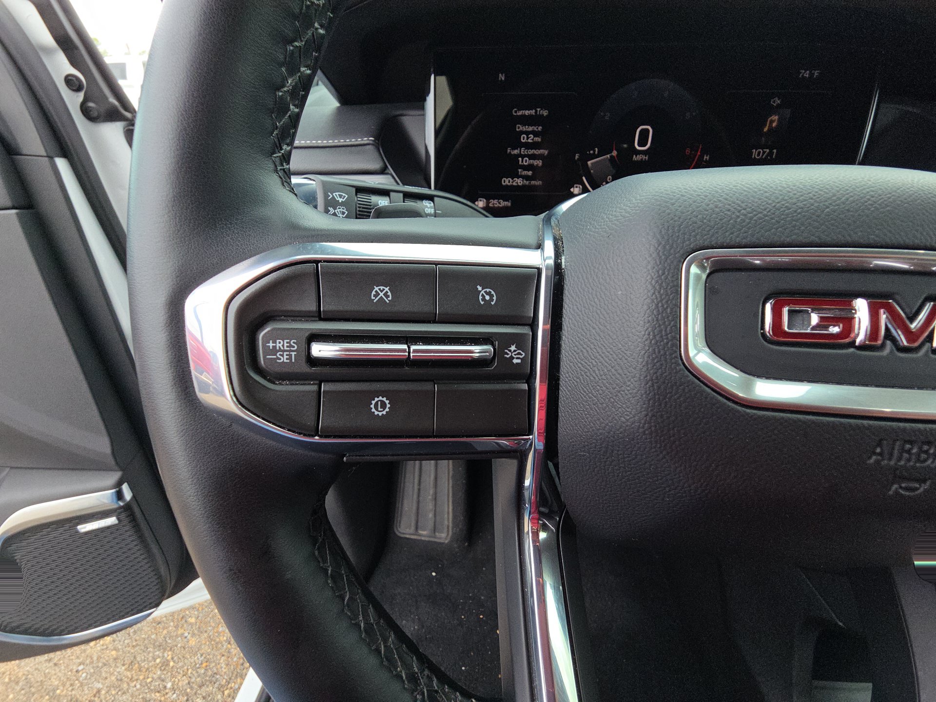 Used 2026 GMC Acadia Elevation w/ Elevation Premium Package FWD image 18