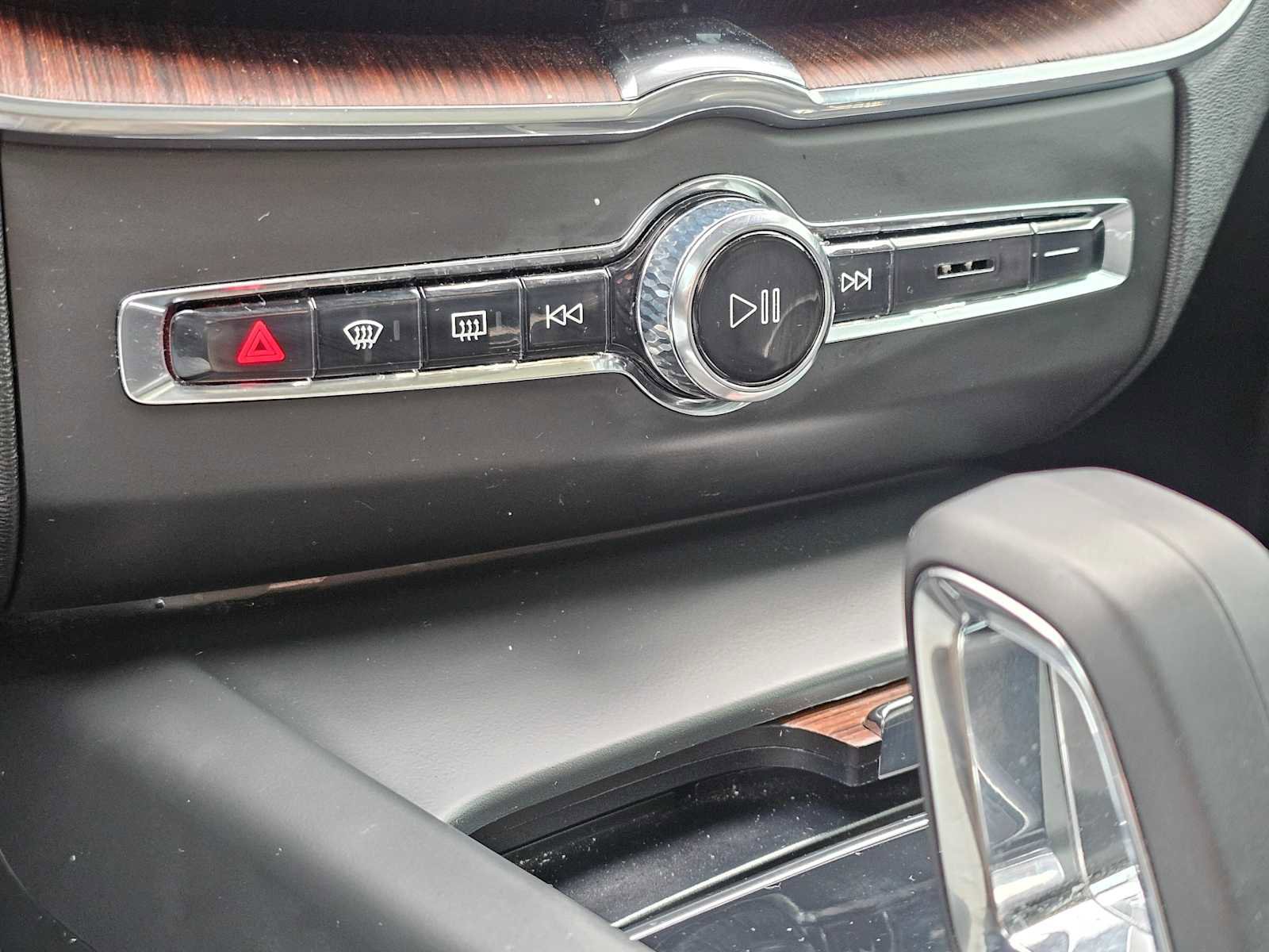 Certified 2023 Volvo XC60 B5 Plus w/ Climate Package image 25