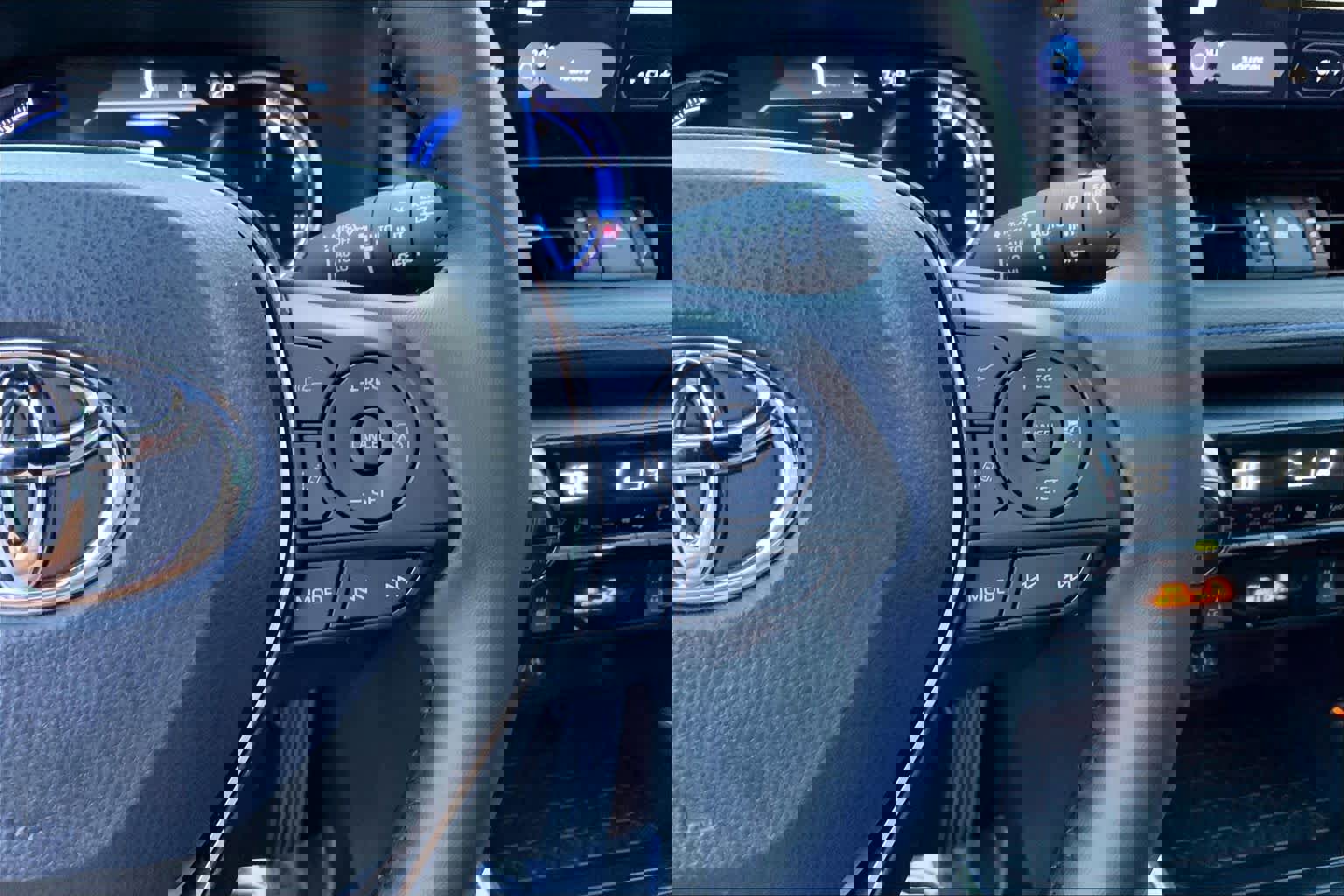 Used 2025 Toyota RAV4 XSE w/ Weather Package image 25