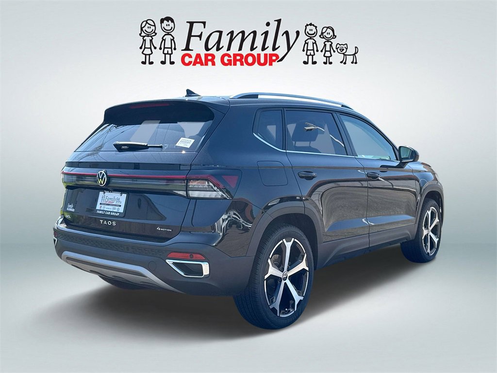 Used 2025 Volkswagen Taos SEL image 3