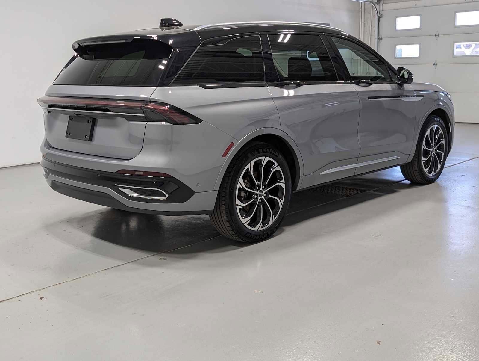 Certified 2024 Lincoln Nautilus Reserve w/ Equipment Group 202A AWD/4WD image 8