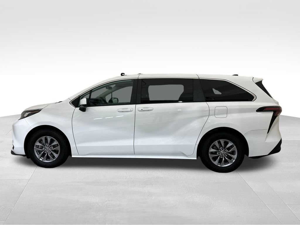 Used 2023 Toyota Sienna LE AWD/4WD video 2