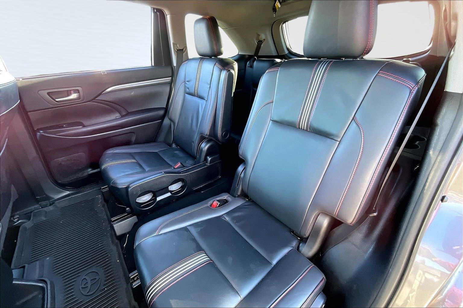 Used 2019 Toyota Highlander AWD V6 image 23